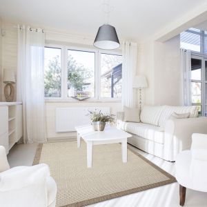 Essentials Chrome Natural Bordered Rug von Floorita
